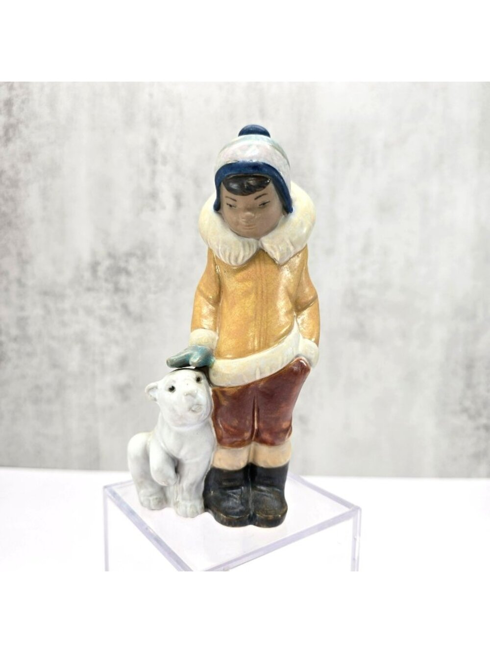 LLadro Vintage Figurine Inuit Child & Polar Bear Winter Scene Collectible VL5156